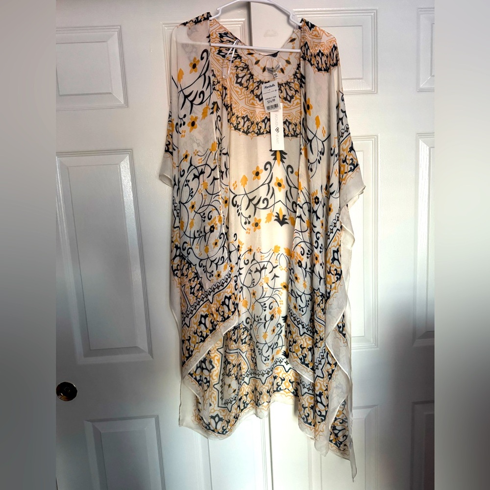 Woven Heart Black, Cream, and Gold Patterned Blouse